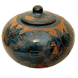 Handcrafted Nicaraguan Art Pottery  6” x 4”